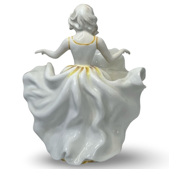 Vintage 1974 Royal Doulton Figurine “Sweet Seventeen” HN 2734 - Picture 3 of 6